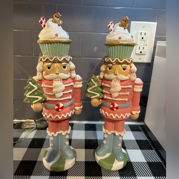 Pastel cupcakes & cashmere nutcrackers set of two - Picture 1 of 4